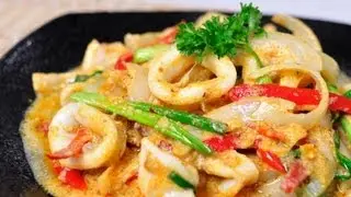 [Thai Food] Fried Squid with Salted Egg (Pla Meuk Phad Kai Kem)