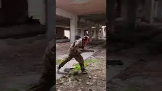 взрослый лазертаг с  шок браслетами. можно увидеть эффект от удара током )