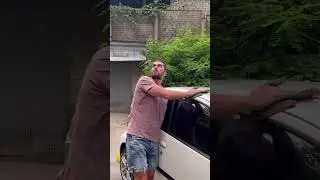 Когда она постарше и любит караоке 😂