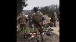 ПРЯМОЙ ВЫСТРЕЛ из танка ВСУ по своим! ШОК ВИДЕО 18+