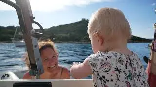 Un bébé, un voilier, la douce vie