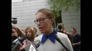 Ксения Собчак на Благотворительной Барахолки барабаки 2013
