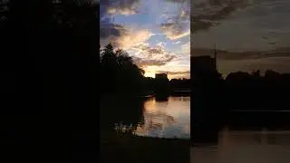 Закат над курортным озером