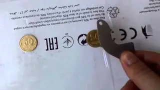 Проверка 50-копеечных монет на магнитные свойства.