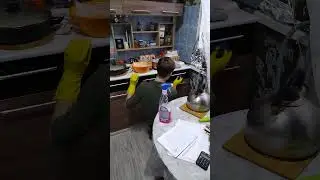 Внук делает генеральную уборку 👍👍👍