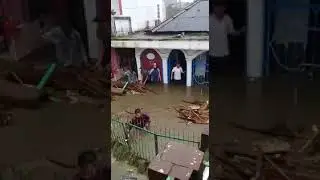 Kepanikan warga saat banjir bandang di Bogor