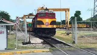 PCRC EMD F40PH #1857 y PCRC EMD SD40-2 #1866 Saliendo de la estacion de carga.