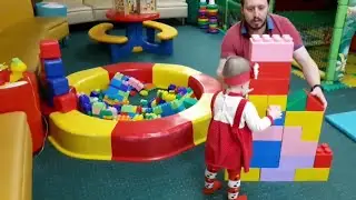 Аришка в Парке развлечений для Детей 