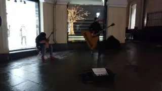 Два лада играют на Кузнецком мосту)!