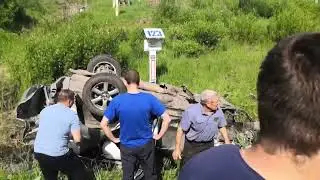 ДТП: Тойоте — Лэнд-Крузер-Прадо оторвало двигатель с колесами и он улетел в кювет.