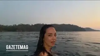 Azra Akın denizde şov yaptı