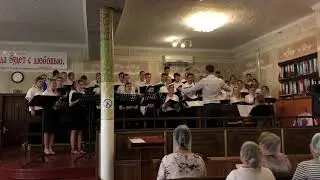 Весельем и песнями