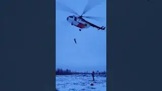 Тренировки поисково-спасательной службы по десантированию с ми-8т