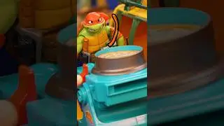 TMNT toys knock out the mutants with their PIZZA shooter! | Toymation 
