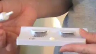 How To Apply False Lashes