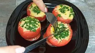Помидоры с тунцом.Красиво и вкусное блюдо.Рекомендуется попробовать каждому :)