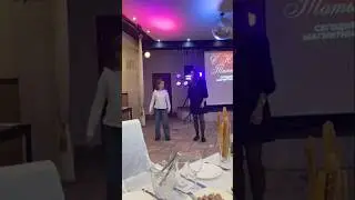 Когда у тебя дочь танцует с тобой на одной волне💃 