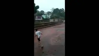 Meninos se arriscam ao ‘brincar’ na Tereza Cristina e vídeo acende alerta