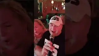 Пел песню в караоке Это Всё 