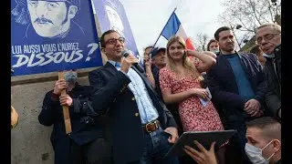 Ouvrez, ouvrez la cage aux oiseaux bleus!