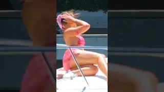 Bow to the Best 📸🚤 Yacht Model Captures the Spotlight in Miami!