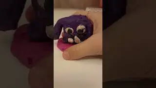 Капитан Фиддлс из пластилина лепит 