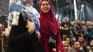 LIVE...Gadis2 tak boleh tahan lagi mereka nak nyanyi juga...