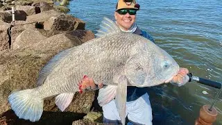 Catch BIG fish at the Galveston Jetty (S7 E50)