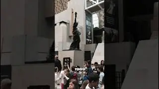 Статуя свободы не одна?