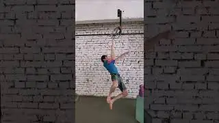 Подтягивание на мизинце на одной руке!|One arm pinky pull-up 