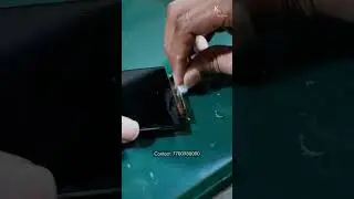 Samsung S23 Ultra green-tinted display issue due to a damaged flex.