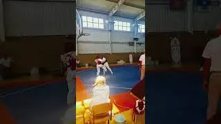 вот так за парней дерутся #shorts #mercedes #car #trending #shortsclip