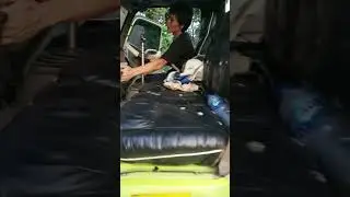 Naik Turun Bak Dum Truk