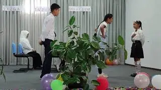 ''oddiy muallimda oddiy muallim'' nomli sahna  kòrinishi. 