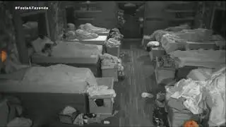 A FAZENDA 12-LIDI FAZENDO XIXI NO QUARTO KKKKKK