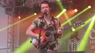 We Banjo 3 - "I Wanna Dance With Somebody" (Whitney Houston)