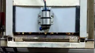 Демонстрация работы сводоразрушающего устройства на зерновом бункере с боковым выпускным отверстием