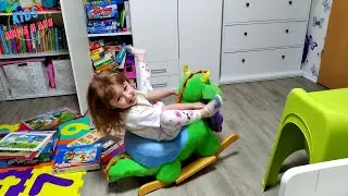 Аня ВЕСЕЛИТСЯ. Вези меня мой ПОНИ. Веселые истории для детей с KIDS Маша и Аня