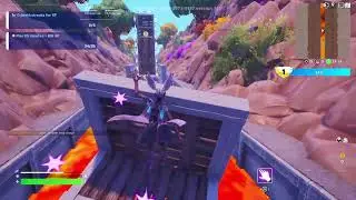 Fille Joue Live en direct a Fortnite