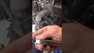 Регулирую зазоры клапанов на камазе.