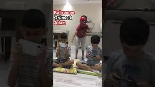 Örümcek adam çocukların elinden telefonları aldı, kitap dağıttı