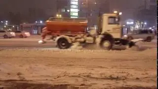 Как убирают снег в Москве
