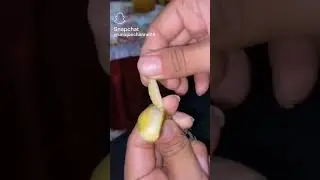 how a banana looks in caseoh's hands (not mine)