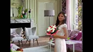 Меняем фон и даём девушке букет