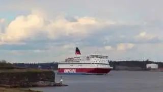 SHIPS PASSING SUOMENLINNA