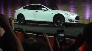 Elon Musk Demonstrates Battery Swapping