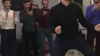 Мужик танцует....индийская песня