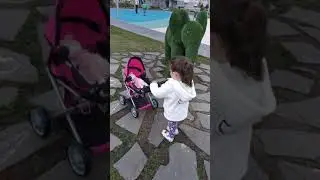 Прогулка на площадке с коляской))