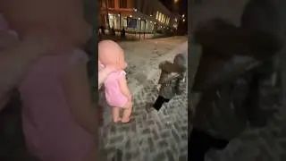 Веду дочку и внучку на танцы в садик