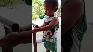 A boy who can inflate balloons